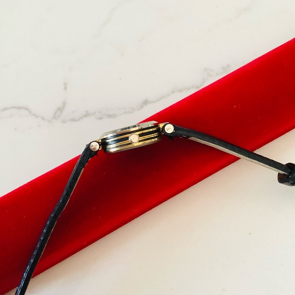 Authentic GUCCI watch ❤️ SO CUTE💖 - Picture 3 of 13